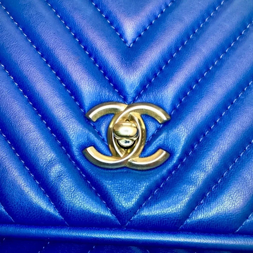 CHANEL opens width leather